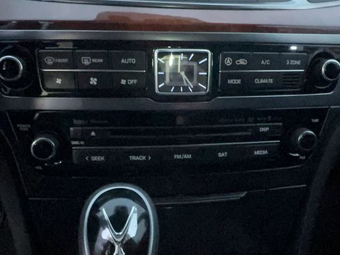 Used 2014 Hyundai Equus Signature image 19