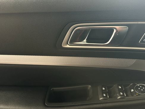 Used 2017 Ford Explorer XLT w/ Equipment Group 201A image 13