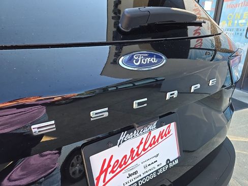 Used 2022 Ford Escape SE w/ Convenience Package FWD image 19