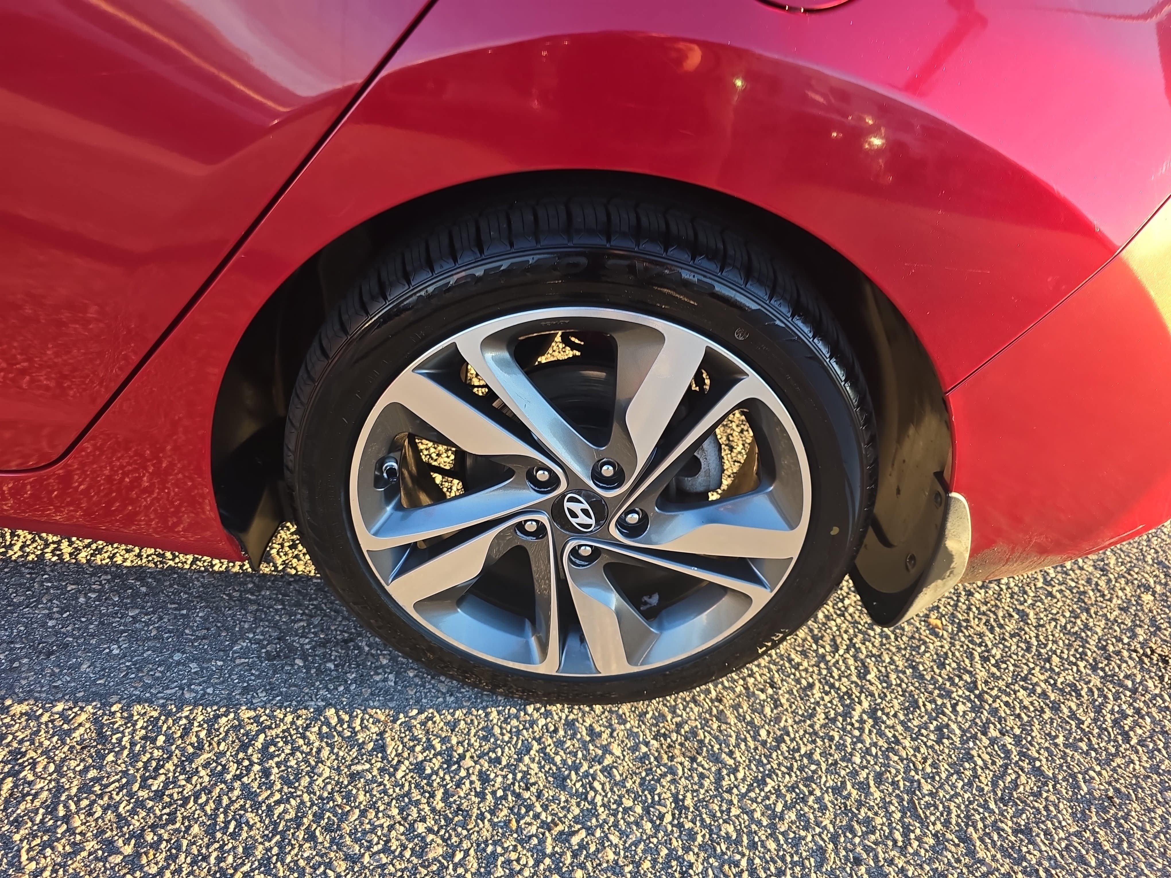 Used 2015 Hyundai Elantra Limited FWD image 32