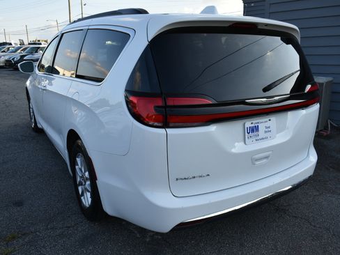 Used 2022 Chrysler Pacifica Touring-L FWD image 7
