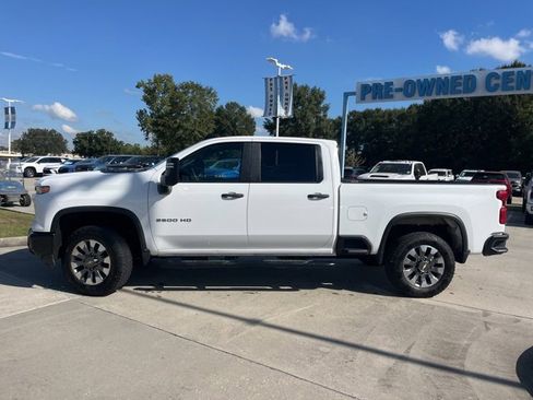 Used 2024 Chevrolet Silverado 2500 Custom image 4