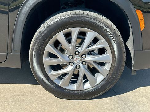 Used 2025 Buick Enclave Preferred image 10