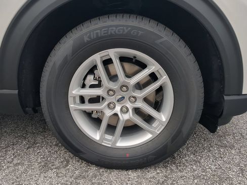 New 2026 Ford Explorer Active RWD image 9