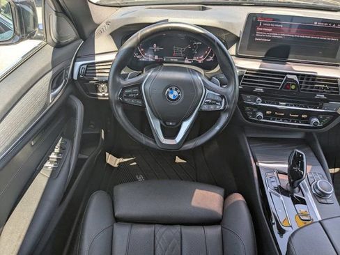 Used 2022 BMW 530i xDrive w/ Premium Package image 15