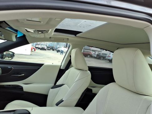 Used 2022 Lexus ES 350 Ultra Luxury w/ Accessory Package 2 image 12