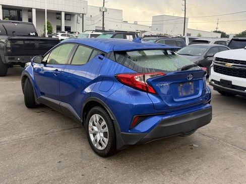 Used 2019 Toyota C-HR LE image 7