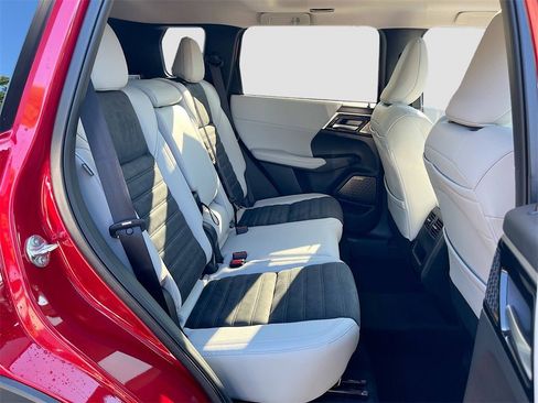 New 2025 Mitsubishi Outlander SE image 29