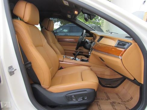 Used 2013 BMW ALPINA B7 xDrive w/ Driver Assistance Pkg image 21