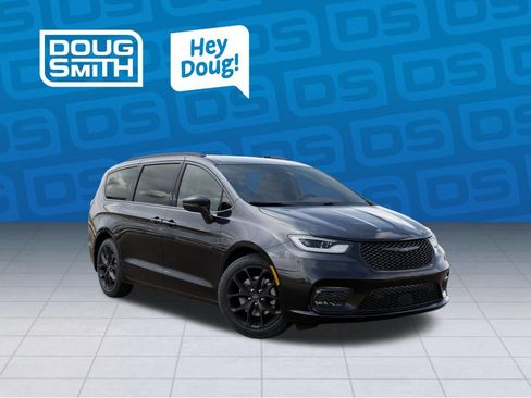 New 2026 Chrysler Pacifica Select AWD/4WD image 5