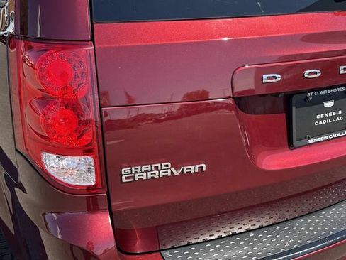 Used 2017 Dodge Grand Caravan SE FWD image 40