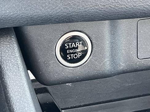 Used 2022 Nissan Rogue SV AWD/4WD image 34