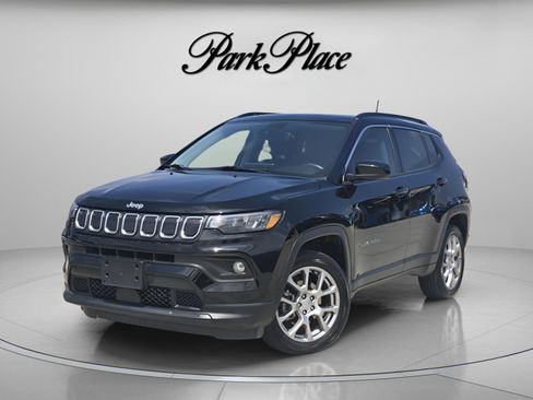 Used 2022 Jeep Compass Latitude w/ Sun and Sound Group AWD/4WD image 1