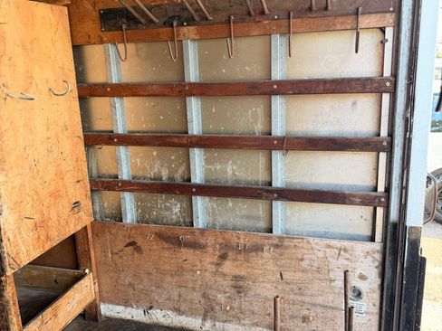 Used 2015 Ford E-350 and Econoline 350 Super Duty image 27