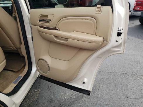 Used 2014 Cadillac Escalade Premium AWD/4WD image 36