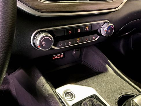 Used 2025 Nissan Altima 2.5 SV image 15