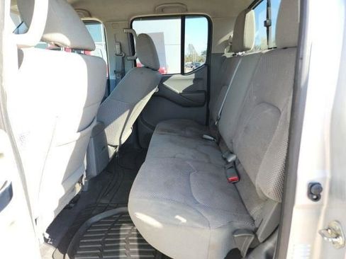Used 2019 Nissan Frontier SV image 19