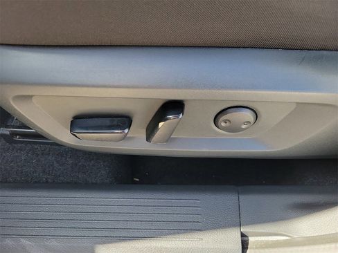 Used 2025 Nissan Rogue SV image 17