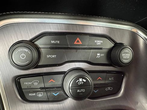 Used 2018 Dodge Challenger SXT RWD image 22