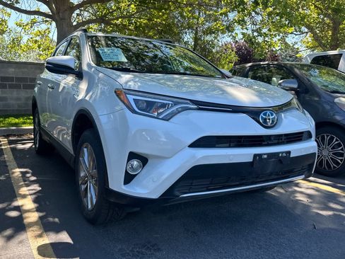 Used 2018 Toyota RAV4 Limited w/ Advanced Technology Package AWD/4WD image 3