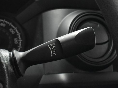 Used 2019 Toyota Tacoma SR image 12