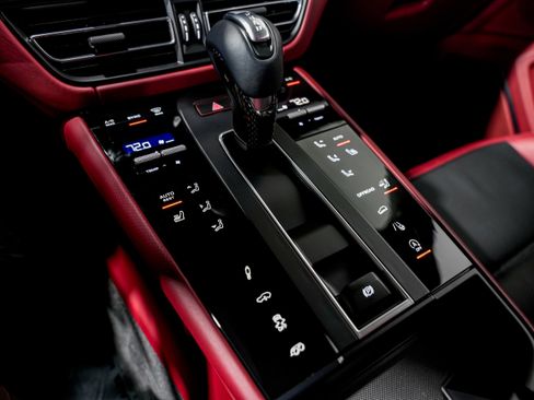 Used 2022 Porsche Macan GTS w/ Sport Chrono Package image 15