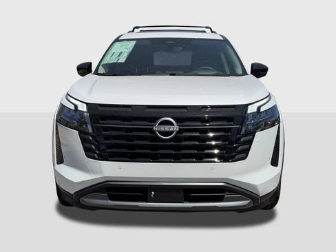 New 2026 Nissan Pathfinder Platinum w/ Cargo Package AWD/4WD image 4