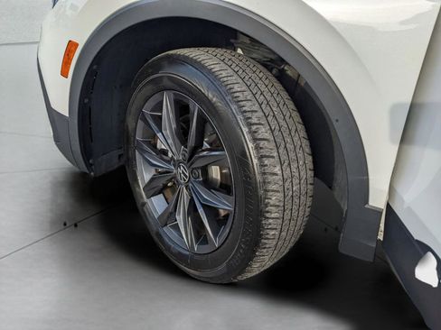 Certified 2023 Volkswagen Tiguan SE w/ Panoramic Sunroof Package image 32