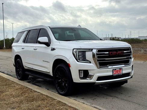 Used 2022 GMC Yukon SLT w/ SLT Premium Package image 4