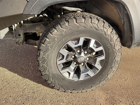 Used 2019 Toyota Tacoma TRD Off-Road image 3