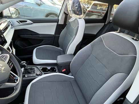 New 2026 Volkswagen Taos SE AWD/4WD image 17