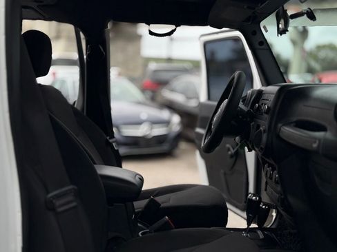 Used 2016 Jeep Wrangler Unlimited Sport w/ Connectivity Group image 15