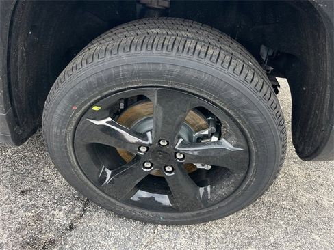 New 2025 Jeep Grand Cherokee L Altitude image 22