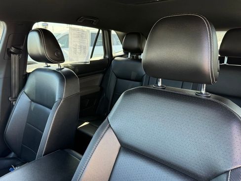 Certified 2022 Volkswagen Atlas Cross Sport SE image 16