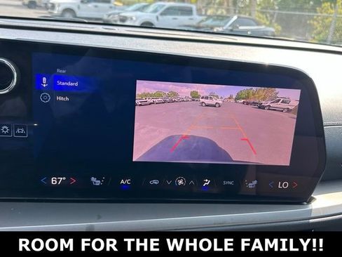 Used 2025 Chevrolet Traverse LT FWD image 25