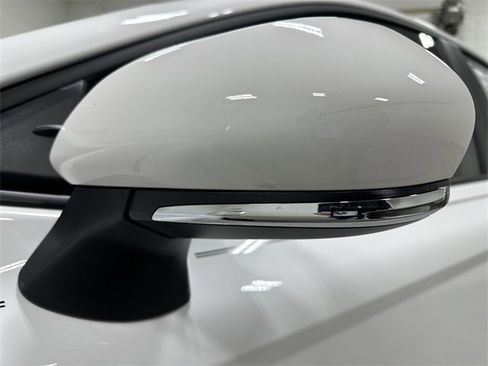 Used 2025 Toyota Camry SE image 12