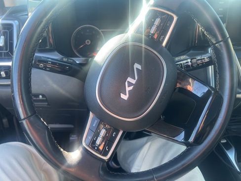 Certified 2023 Kia Sorento S w/ Panoramic Sunroof Package image 9