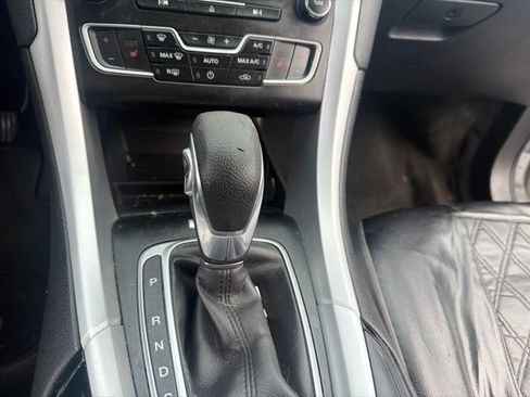 Used 2016 Ford Fusion SE FWD image 24