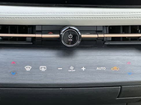 Used 2023 Nissan Ariya FWD image 16