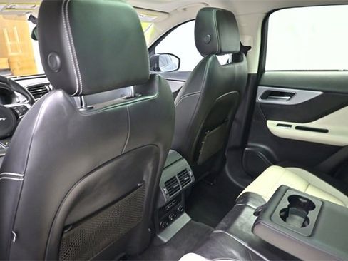 Used 2017 Jaguar F-PACE R-Sport image 15