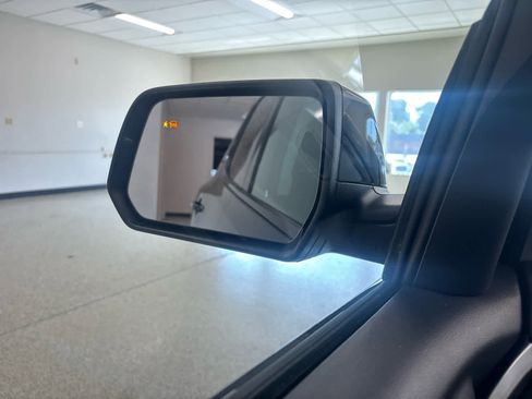 Used 2023 GMC Acadia SLE w/ Driver Convenience Package image 27