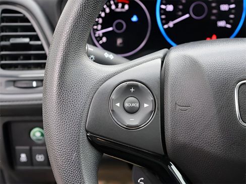 Used 2018 Honda HR-V LX image 27