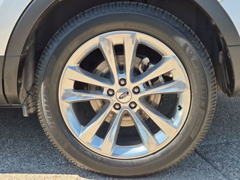 Used 2018 Ford Explorer XLT w/ Equipment Group 202A FWD image 14