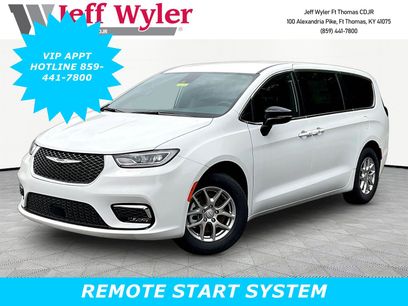 New 2026 Chrysler Pacifica Select