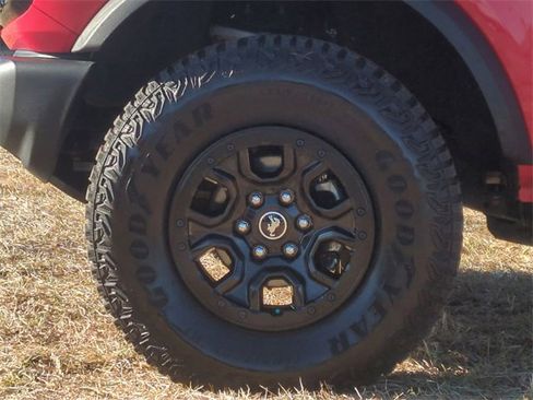 Used 2022 Ford Bronco Wildtrak image 17