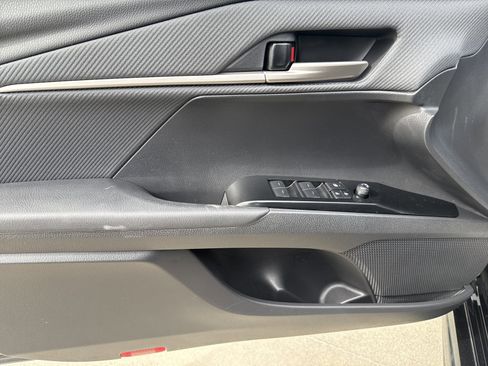 Used 2025 Toyota Camry SE image 12