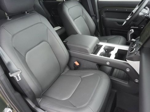 New 2026 Land Rover Defender 130 X-Dynamic SE image 24