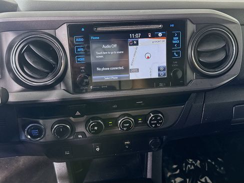 Used 2017 Toyota Tacoma TRD Sport image 18