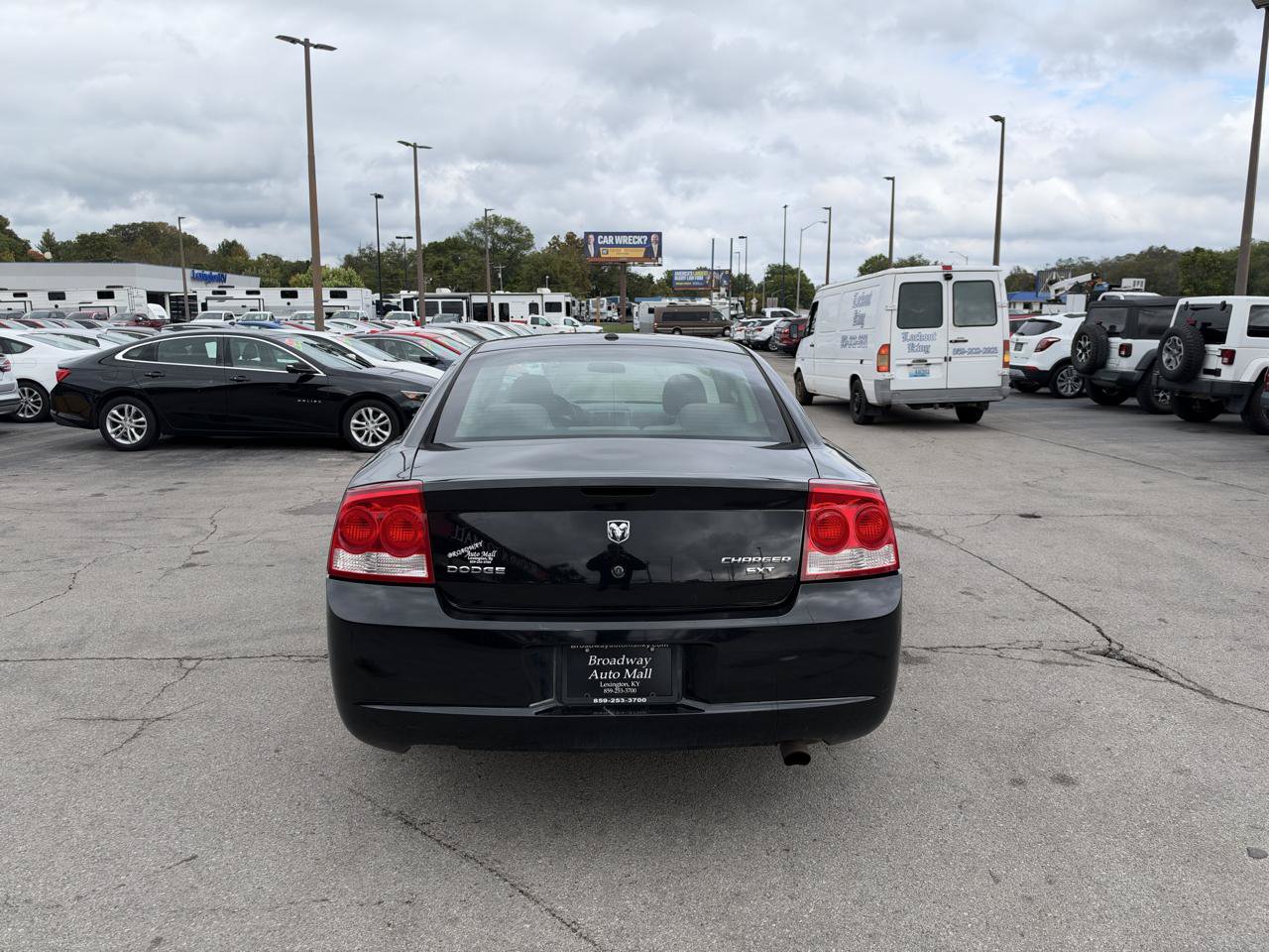 Used 2010 Dodge Charger SXT RWD image 4