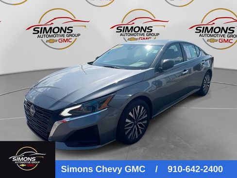 Used 2024 Nissan Altima 2.5 SV FWD image 1